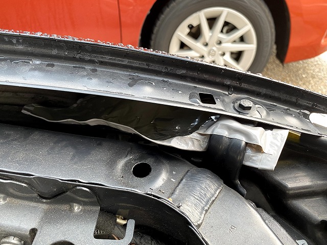 アウトドア用厚いアルミホイルでヘッドライトユニット上にカバー設置（全く効果なし）